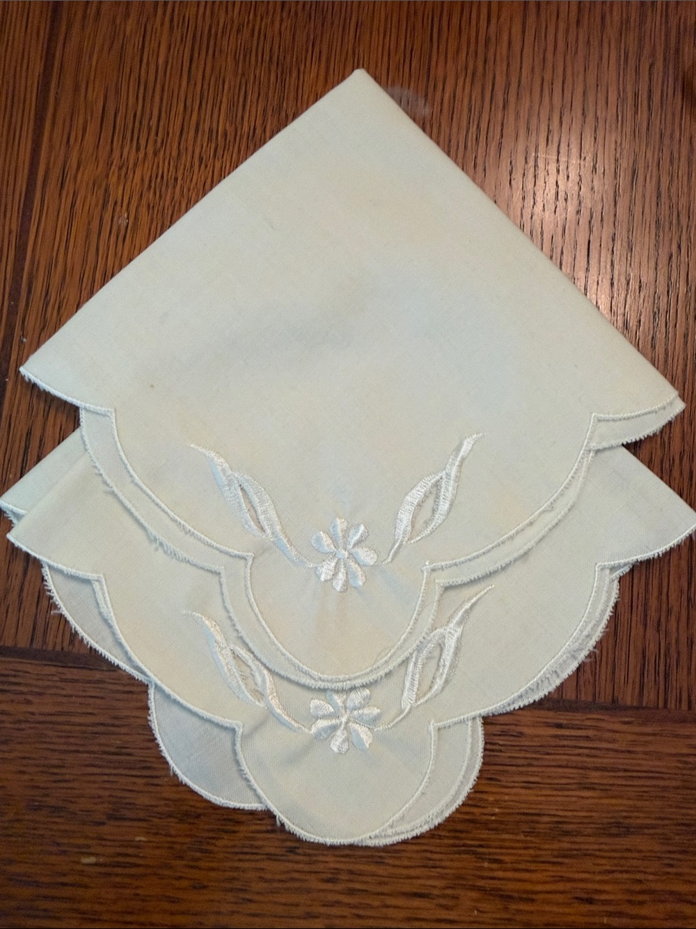 Embroidered Scalloped Edge Linen Handkerchief - Ivory